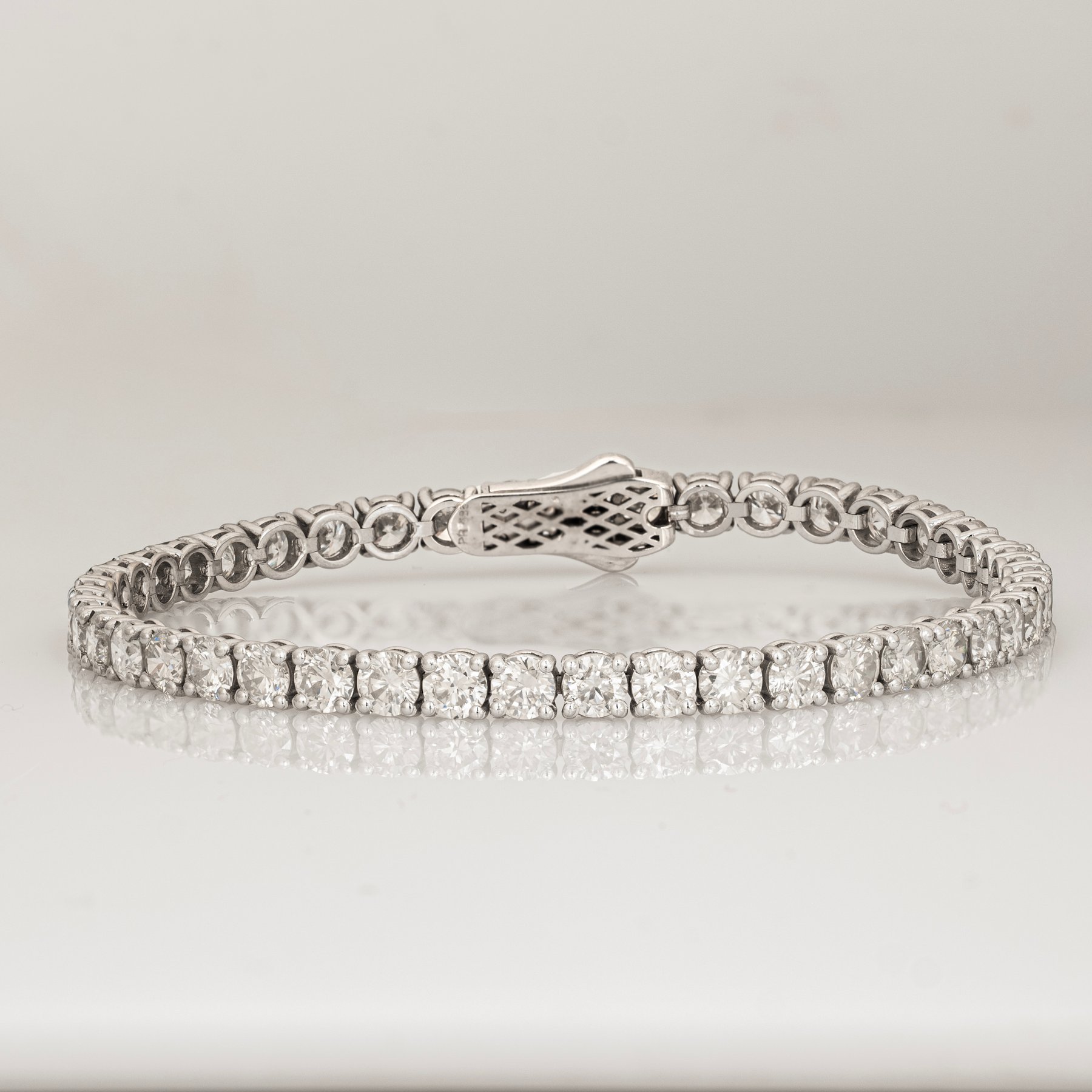 8,44 ct. naturlig diamant tennisarmbånd. GWLAB